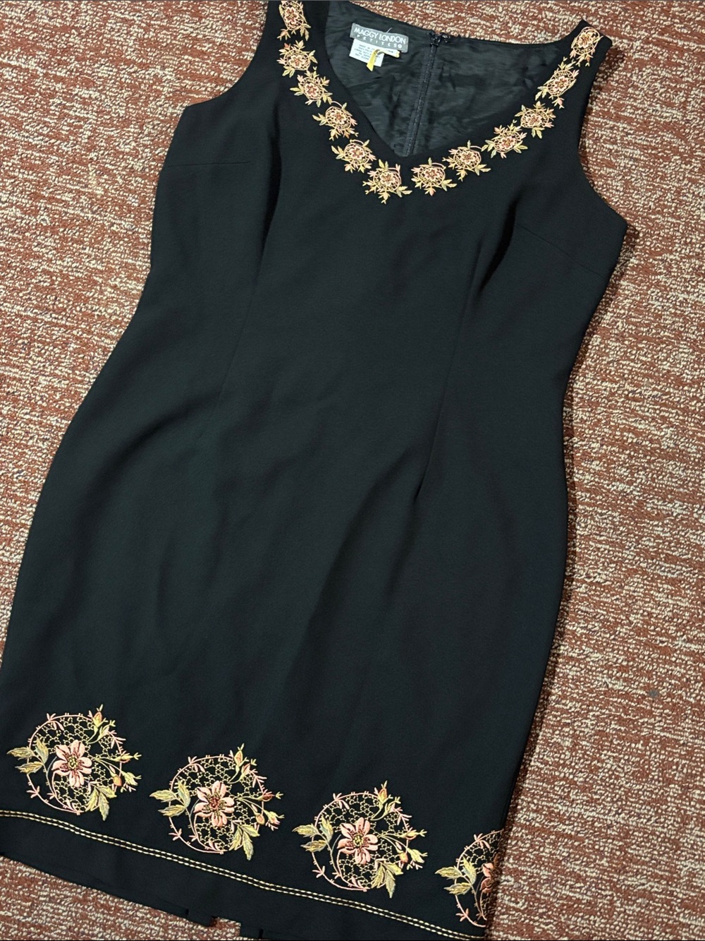 Maggy London dress embroidered black sleeveless knee length structured ddess 14